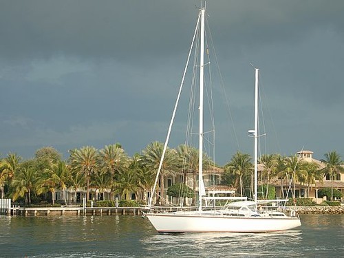 This is an Amel Super Maramu, similar to Carre D’As, without sails © SW